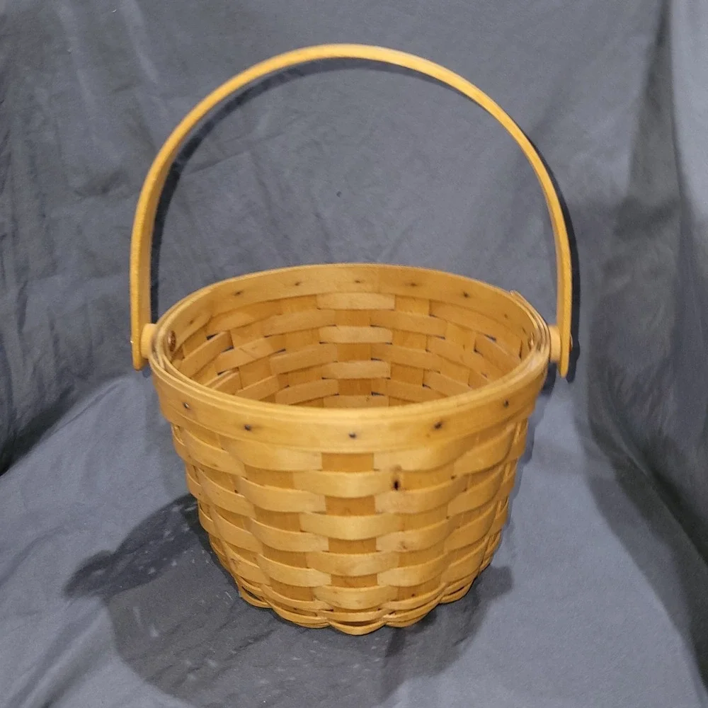 Longaberger 1997 Medium  Fruit  Basket Handle Round Bottom